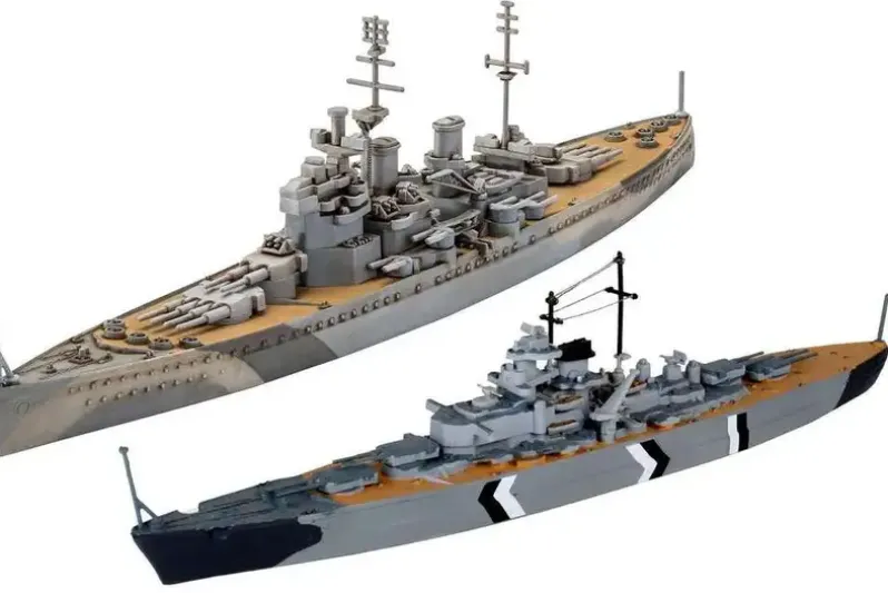 First Diorama Set - Bismarck Battle