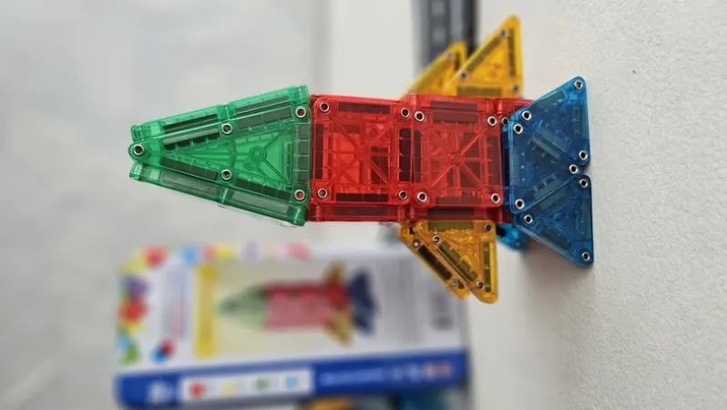 MAGNA-TILES micro MAGS Travel Tin case