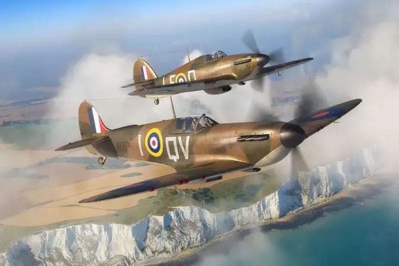 Supermarine Spitfire Mk.Ia & Hawker Hurricane Mk.I
